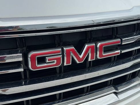 Used 2024 GMC Yukon XL SLT AWD/4WD image 7