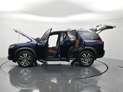 Certified 2024 Nissan Pathfinder Platinum AWD/4WD image 49