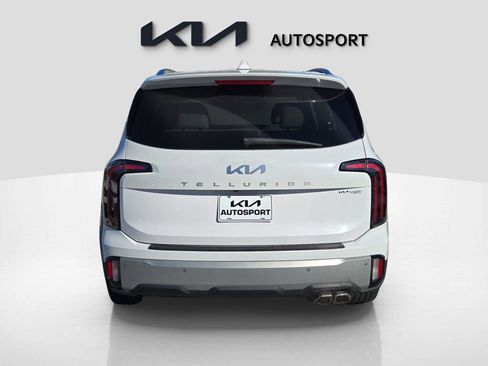 Used 2023 Kia Telluride EX w/ EX Captain's Chair Package image 9