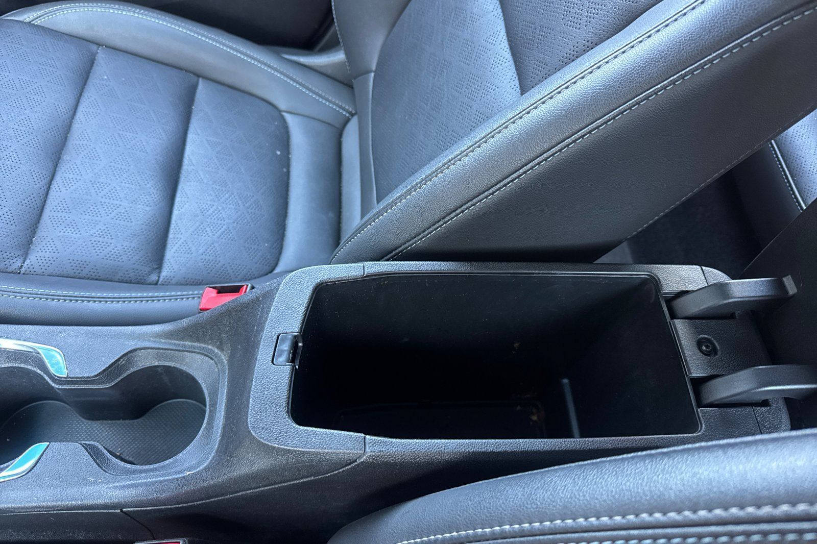 Used 2023 Chevrolet Bolt LT w/ Infotainment Package FWD image 31