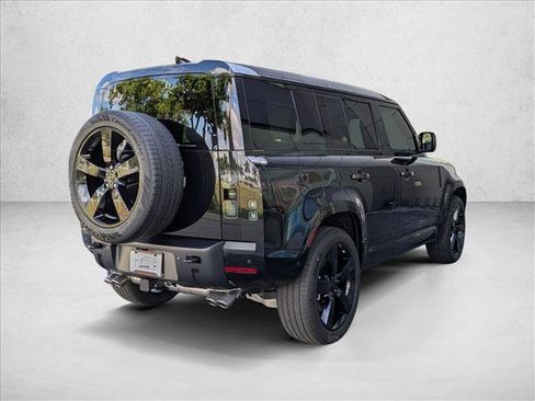 New 2026 Land Rover Defender 110 X-Dynamic SE image 2