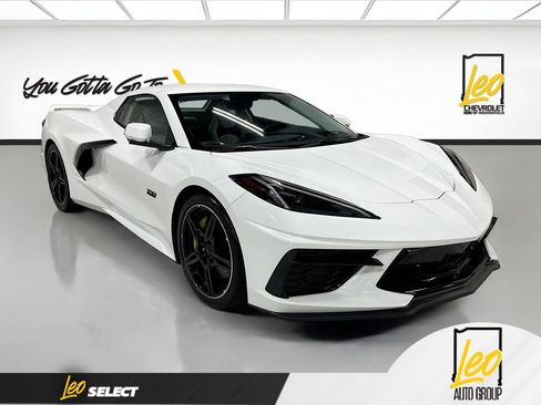 Used 2023 Chevrolet Corvette Stingray Premium Conv w/ Z51 Performance Package RWD image 3