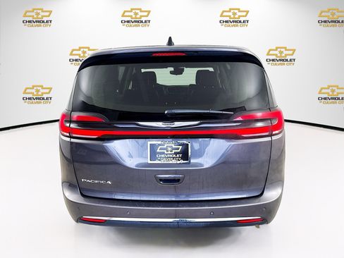 Used 2023 Chrysler Pacifica Touring-L FWD image 6