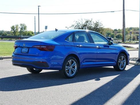 Certified 2024 Volkswagen Jetta SE image 7