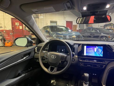 Used 2025 Toyota Camry LE image 33