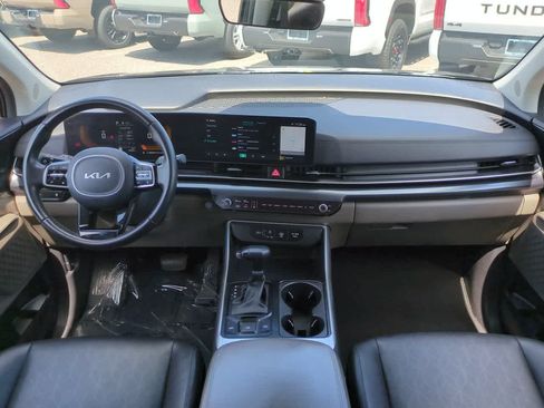 Used 2025 Kia Carnival FWD image 15