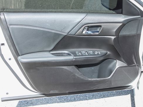 Used 2017 Honda Accord Sport image 22