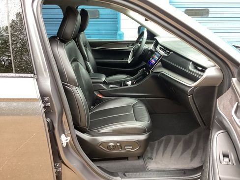 Used 2024 Jeep Grand Cherokee L Limited w/ Luxury Tech Group II AWD/4WD image 37