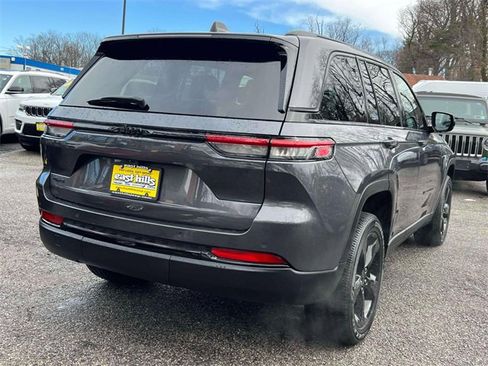 Certified 2023 Jeep Grand Cherokee Altitude image 4