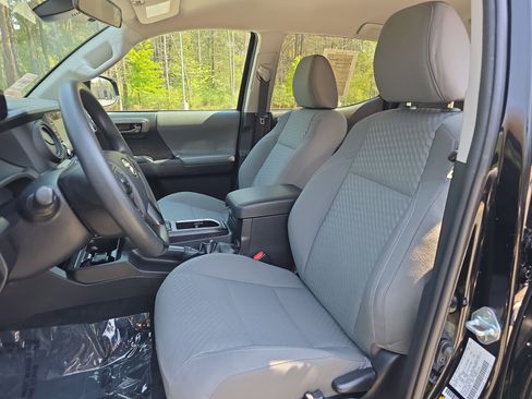 Used 2023 Toyota Tacoma SR image 17