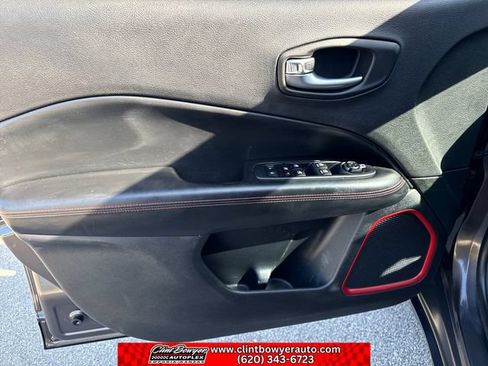 Used 2018 Jeep Compass Trailhawk w/ Leather Interior Group AWD/4WD image 11