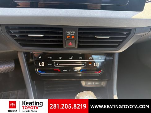 Used 2025 Volkswagen Jetta SE FWD image 15