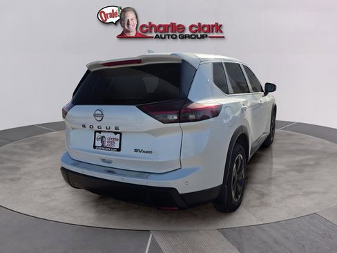 Used 2024 Nissan Rogue SV AWD/4WD image 5