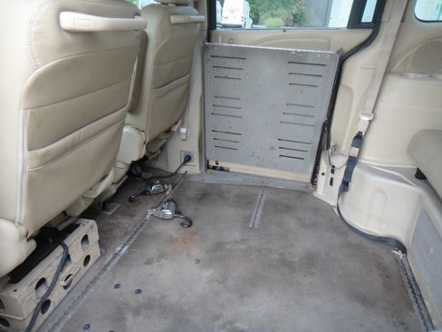 Used 2010 Honda Odyssey Touring image 12