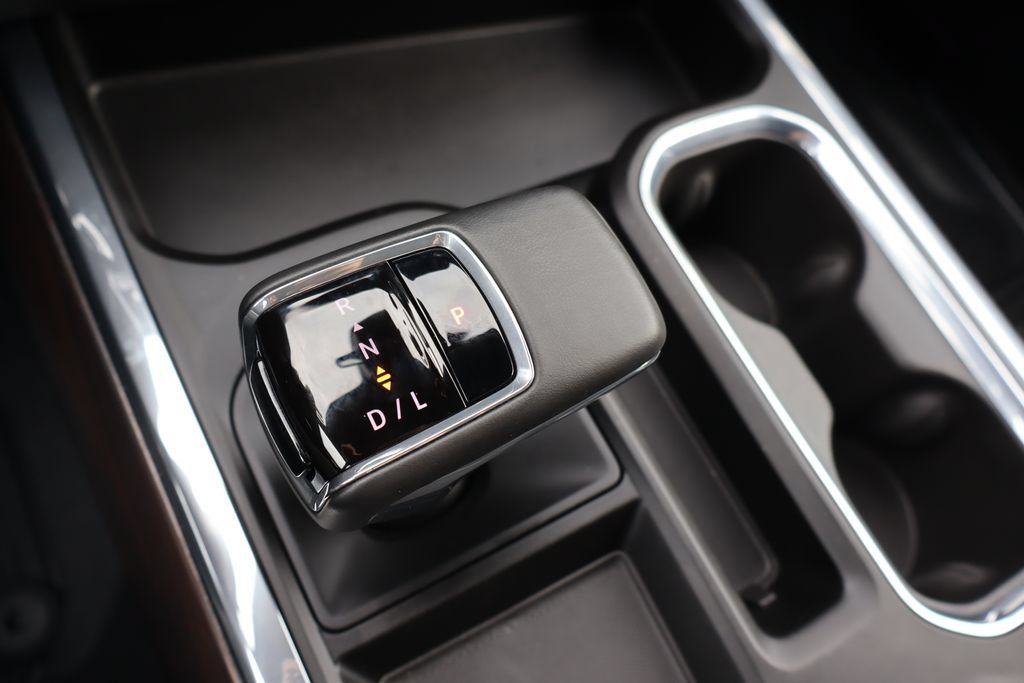 Used 2024 GMC Sierra 1500 SLT w/ SLT Premium Plus Package AWD/4WD image 8
