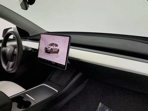 Used 2024 Tesla Model Y Performance AWD/4WD image 32