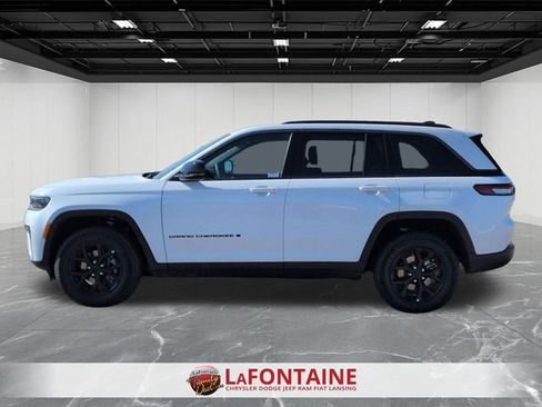 New 2026 Jeep Grand Cherokee Altitude AWD/4WD image 2
