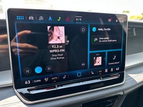 Certified 2025 Volkswagen Tiguan SE R-Line AWD/4WD image 24