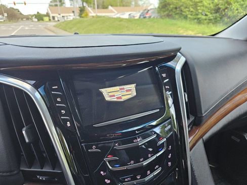 Used 2019 Cadillac Escalade ESV 4WD image 20