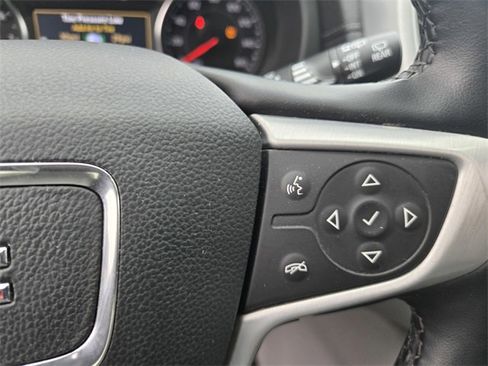 Used 2023 GMC Terrain SLT image 25