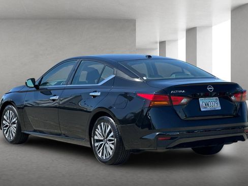 Used 2024 Nissan Altima 2.5 SV FWD image 6