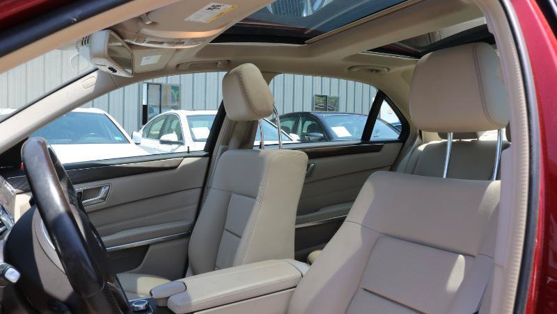 Used 2016 Mercedes-Benz E 350 4MATIC Sedan w/ Premium Package image 8