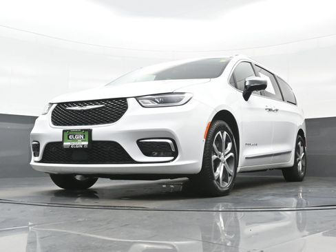 Used 2026 Chrysler Pacifica Pinnacle AWD/4WD image 32