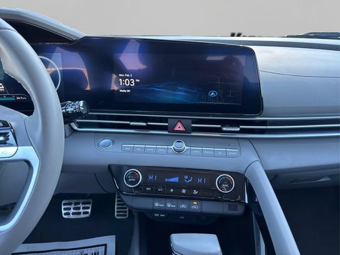 Used 2025 Hyundai Elantra SEL FWD image 20