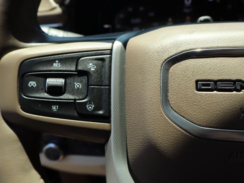 Used 2023 GMC Yukon Denali w/ Denali Reserve Package AWD/4WD image 28