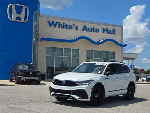 Used 2024 Volkswagen Tiguan SE R-Line AWD/4WD image 2