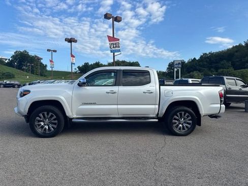 Used 2023 Toyota Tacoma Limited AWD/4WD image 3