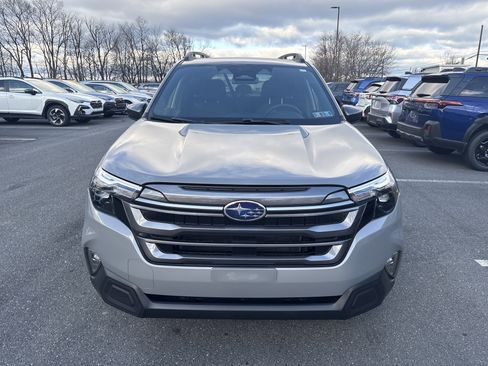 Used 2025 Subaru Forester Premium image 2