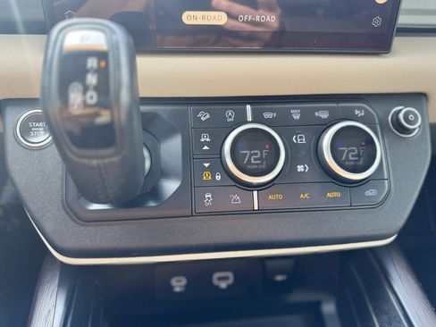 Used 2022 Land Rover Defender 110 SE image 17