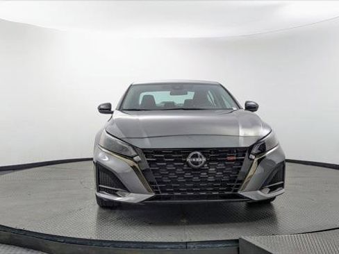 Used 2024 Nissan Altima 2.5 SR FWD image 12