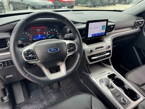 Used 2023 Ford Explorer XLT w/ Equipment Group 202A image 4