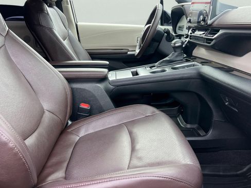 Certified 2023 Toyota Sienna Platinum image 22