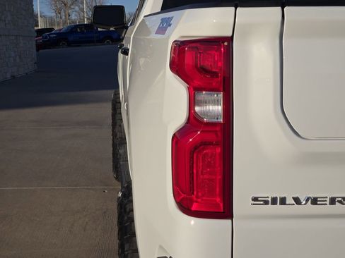Used 2025 Chevrolet Silverado 1500 LT Trail Boss w/ Convenience Package II AWD/4WD image 7