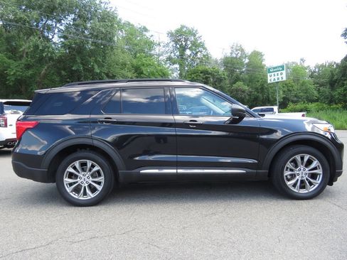 Used 2021 Ford Explorer XLT w/ Equipment Group 202A AWD/4WD image 4