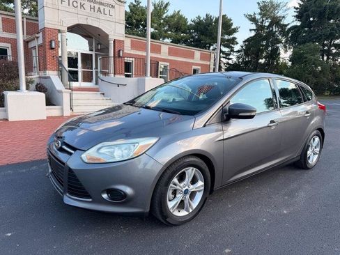 Used 2014 Ford Focus SE FWD image 1