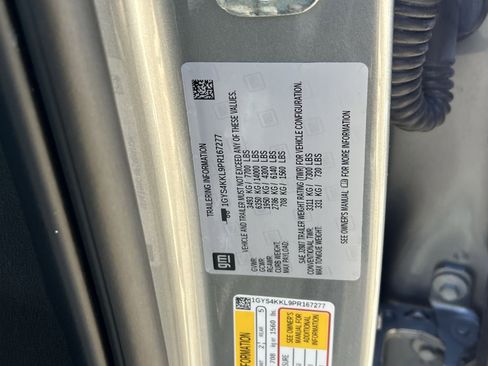 Used 2023 Cadillac Escalade ESV Premium Luxury image 37