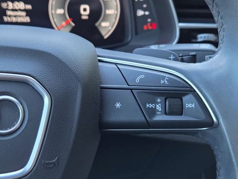 Used 2021 Audi Q8 Prestige w/ Prestige Package image 17