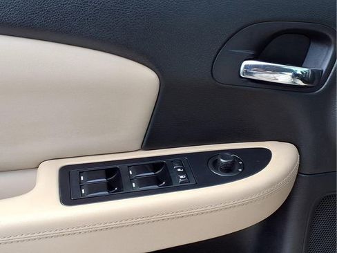 Used 2011 Chrysler 200 Limited FWD image 16