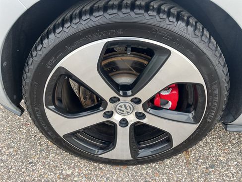 Used 2016 Volkswagen Golf 4-Door FWD image 12
