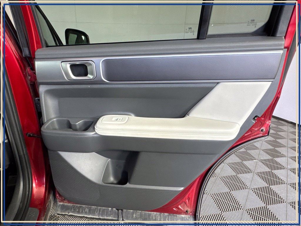 Used 2025 Hyundai Santa Fe SEL AWD/4WD image 38