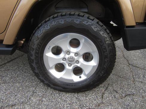 Used 2015 Jeep Wrangler Unlimited Sahara image 11