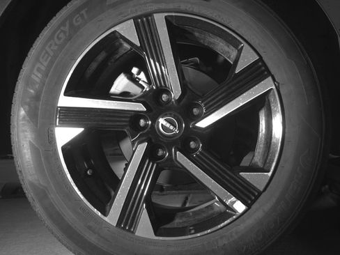 Used 2025 Nissan Sentra SV FWD image 15