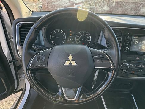 Used 2017 Mitsubishi Outlander ES image 4
