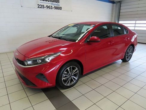 Used 2024 Kia Forte LXS image 2