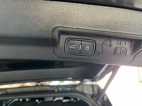 Used 2020 Ford Explorer Limited RWD image 9