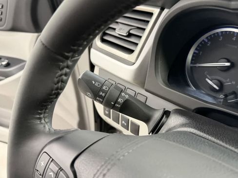 Used 2017 Toyota Highlander Limited image 18